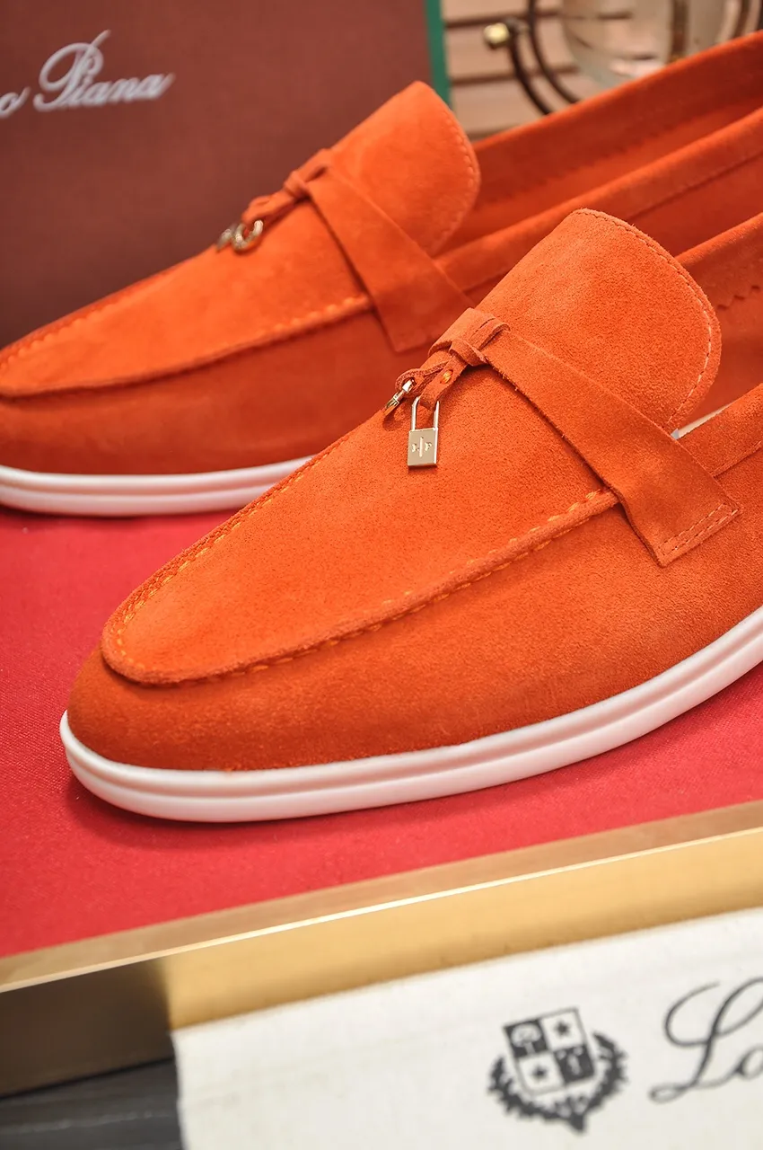 Men's shoes 💰400💶[𝐥𝐨𝐫𝐨 𝐏𝐢𝐚𝐧𝐚] [Couple model] High-end quality, affordable price, LP classic loafers, Italian treasure brand, the only brand that can match Hermès! Only after wearing it do we know that we can’t live up to our feet. Women’s code: 35-40 (customized sizes 34, 41, 42 are non-returnable) Men’s code: 38-44 (customized 45, 46, 47, 48 are non-refundable) Fabric: Customized imported cashmere Lining: Customized imported fetal cowhide Foot: Imported benzene-dyed calfskin Outsole: Exclusive original glass rubber outsole